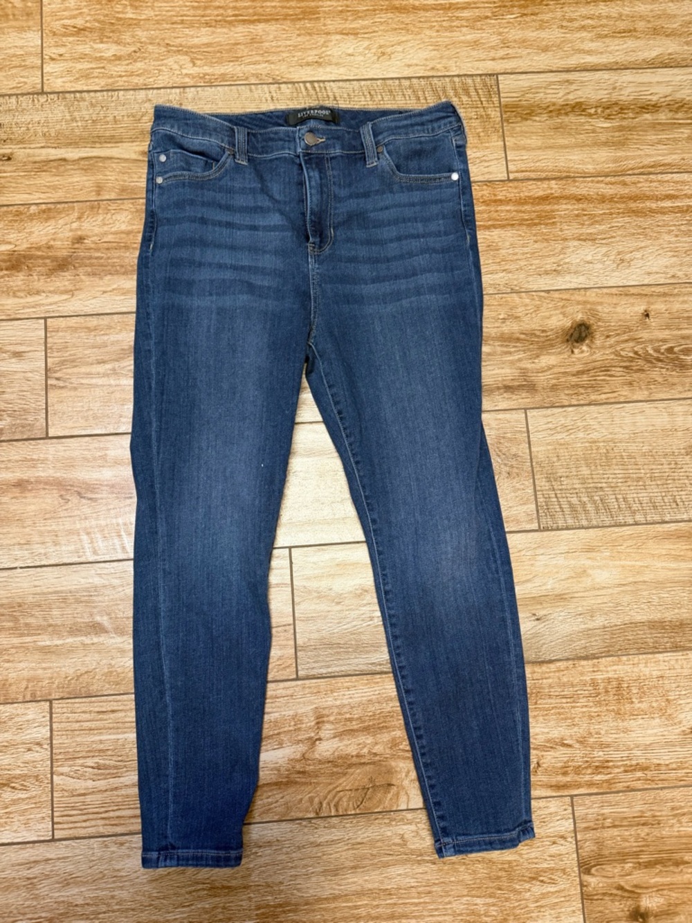 Universal Thread Women’s Slim Dark Indigo Skinny Jeans